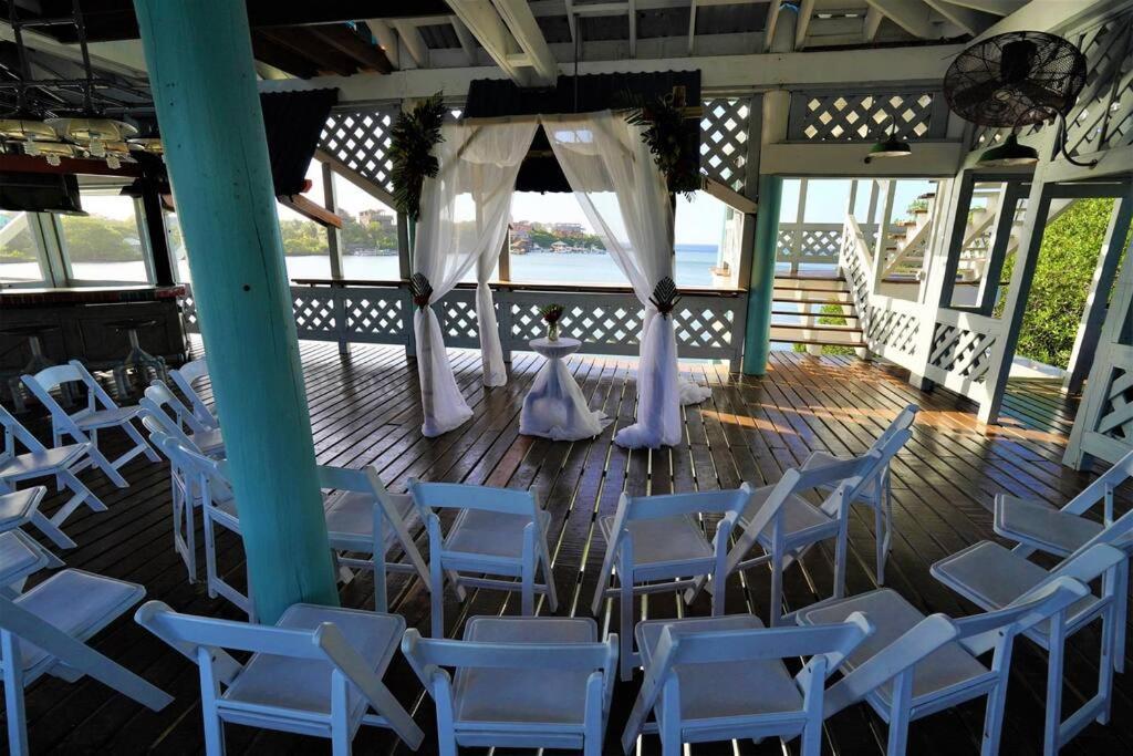 The Dock Resort Over Water Retreat 西区 外观 照片
