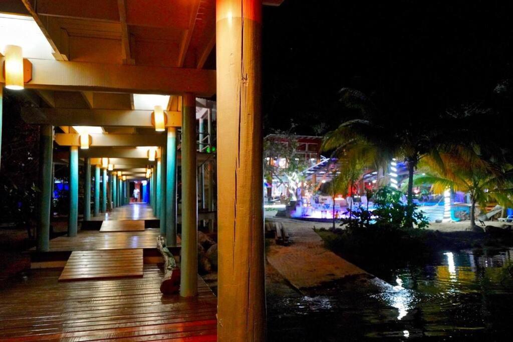 The Dock Resort Over Water Retreat 西区 外观 照片