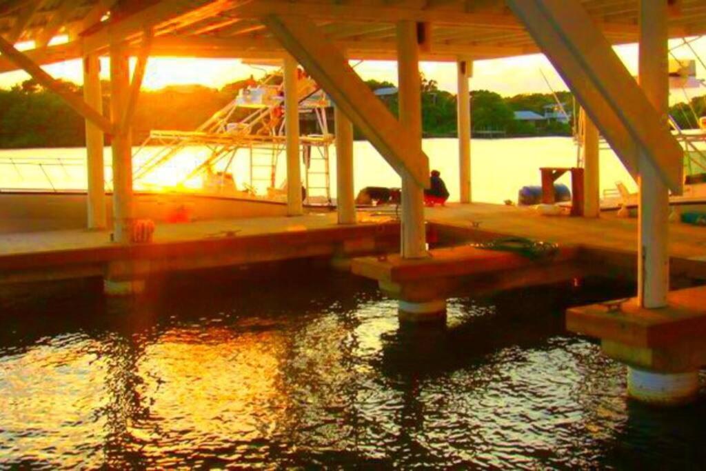The Dock Resort Over Water Retreat 西区 外观 照片