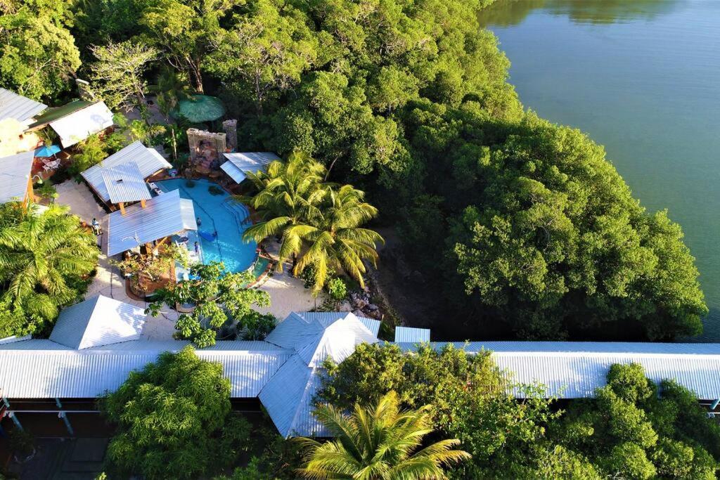 The Dock Resort Over Water Retreat 西区 外观 照片