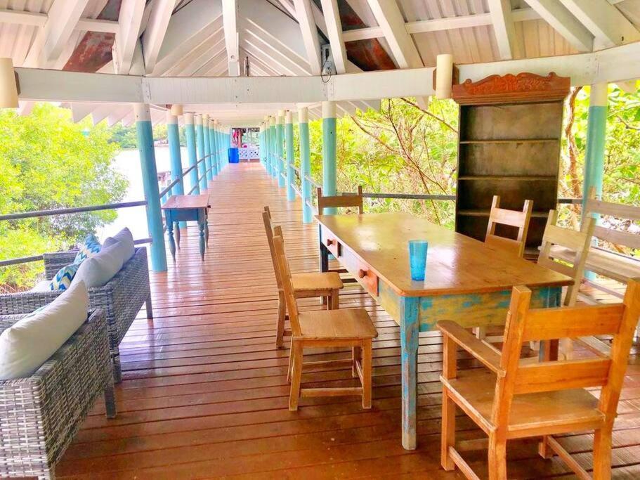 The Dock Resort Over Water Retreat 西区 外观 照片