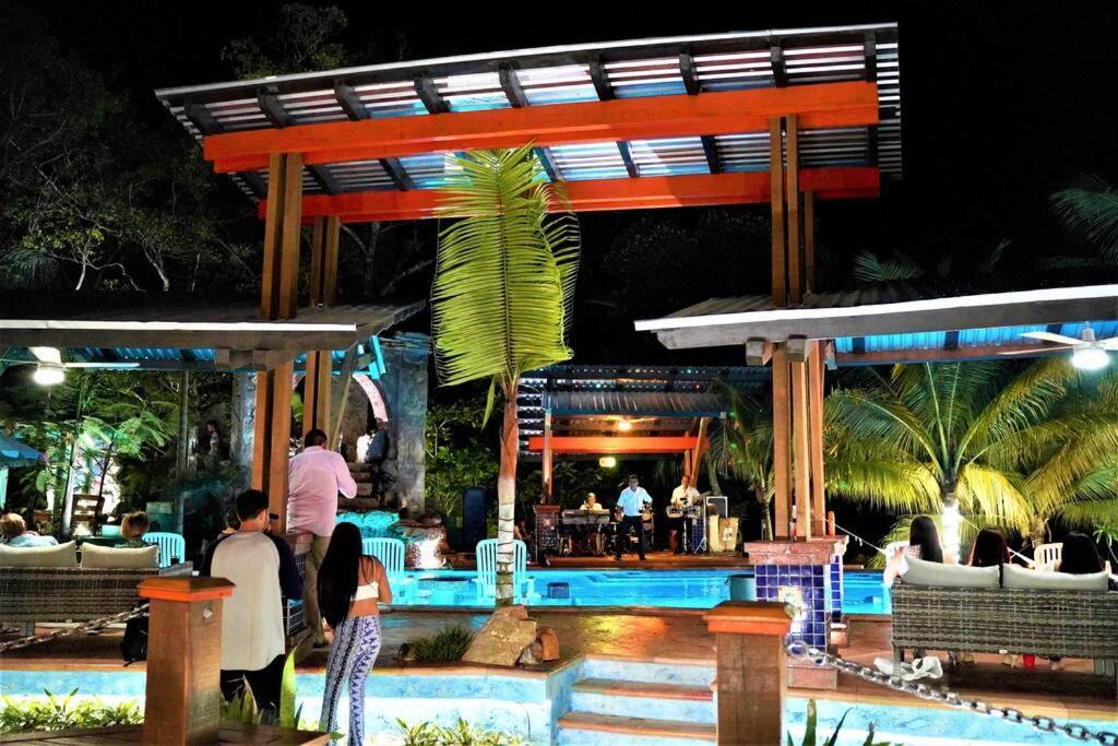 The Dock Resort Over Water Retreat 西区 外观 照片