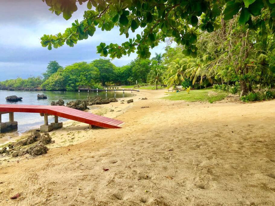 The Dock Resort Over Water Retreat 西区 外观 照片