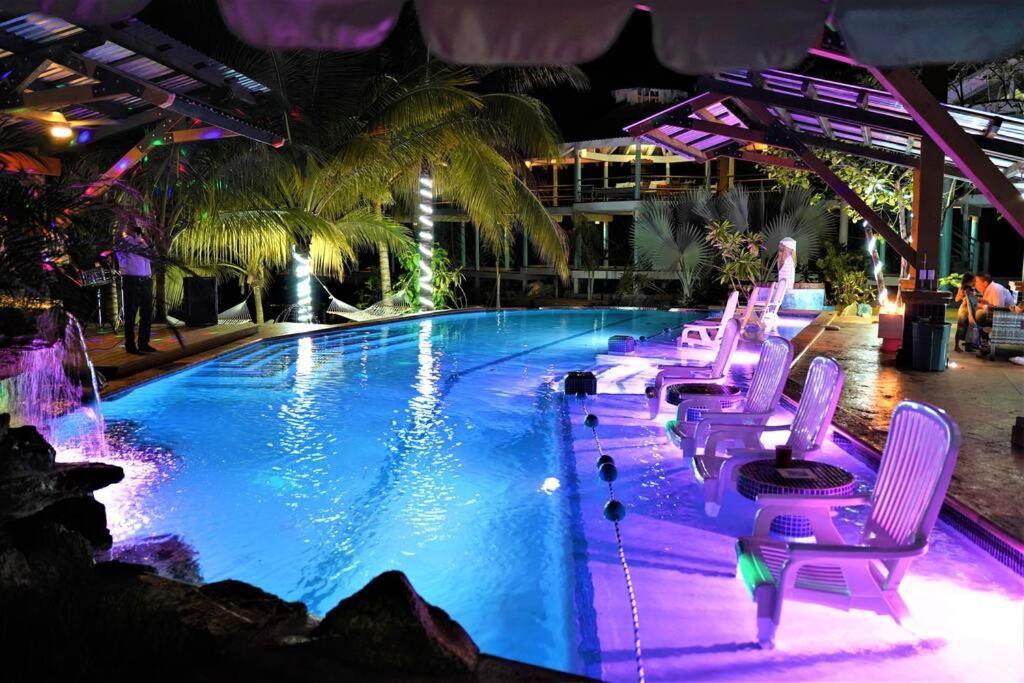The Dock Resort Over Water Retreat 西区 外观 照片