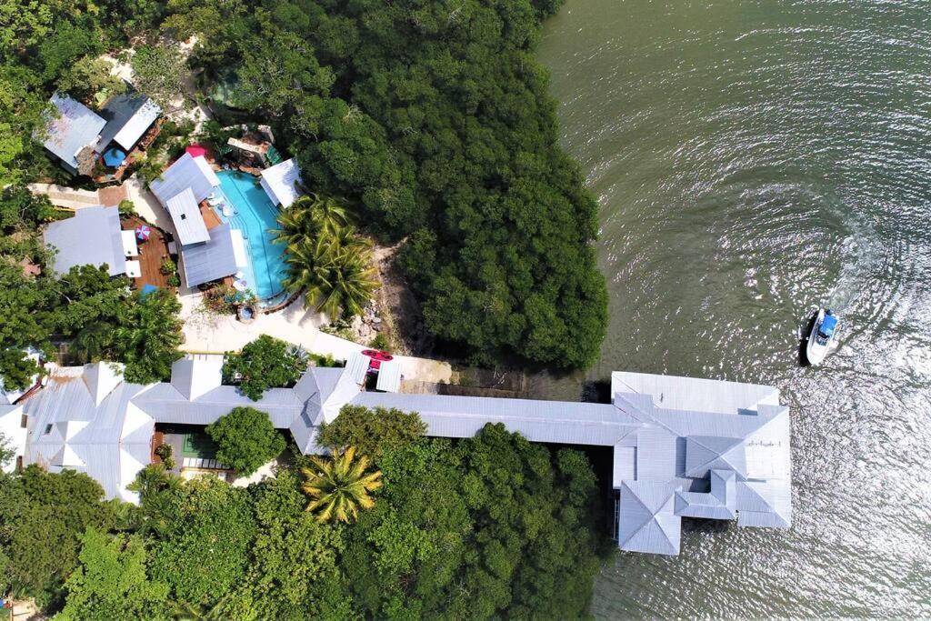 The Dock Resort Over Water Retreat 西区 外观 照片
