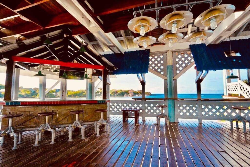 The Dock Resort Over Water Retreat 西区 外观 照片