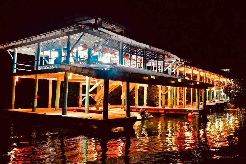 The Dock Resort Over Water Retreat 西区 外观 照片
